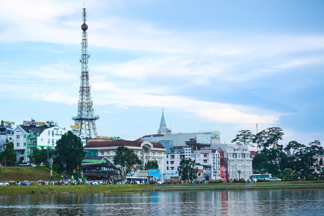 Lâm Đồng: Ngăn chặn điểm nóng xây dựng trái phép trước thời điểm sáp nhập tỉnh 1/7- Ảnh 1. Lâm Đồng: Ngăn chặn điểm nóng xây dựng trái phép trước thời điểm sáp nhập tỉnh 1/7- Ảnh 1.