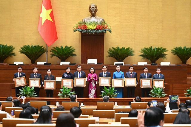Tổng Bí thư Tô Lâm dự lễ trao Bằng khen của Ủy ban Thường vụ Quốc hội- Ảnh 6. Tổng Bí thư Tô Lâm dự lễ trao Bằng khen của Ủy ban Thường vụ Quốc hội- Ảnh 6.