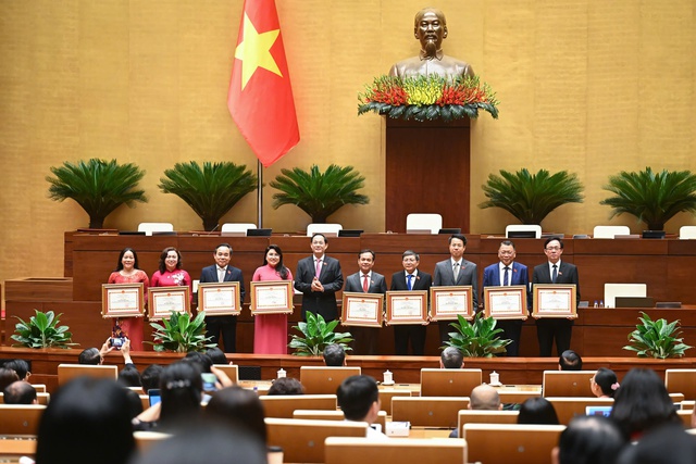 Tổng Bí thư Tô Lâm dự lễ trao Bằng khen của Ủy ban Thường vụ Quốc hội- Ảnh 5. Tổng Bí thư Tô Lâm dự lễ trao Bằng khen của Ủy ban Thường vụ Quốc hội- Ảnh 5.