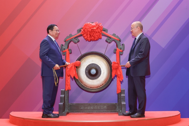Thủ tướng Phạm Minh Chính thăm sàn chứng khoán lớn nhất châu Á- Ảnh 1. Thủ tướng Phạm Minh Chính thăm sàn chứng khoán lớn nhất châu Á- Ảnh 1.