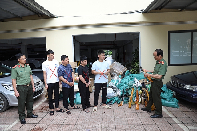 Sơn La: Triệt phá ổ nhóm chế tạo, mua bán trái phép vũ khí quân dụng
- Ảnh 2. Sơn La: Triệt phá ổ nhóm chế tạo, mua bán trái phép vũ khí quân dụng
- Ảnh 2.