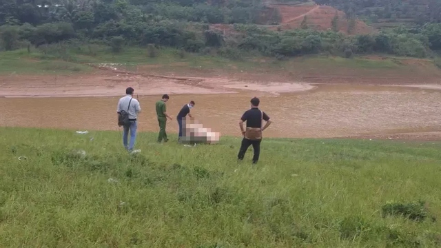 Đi giăng lưới, phát hiện thi thể nam giới bị trói tay trôi trên sông- Ảnh 1. Đi giăng lưới, phát hiện thi thể nam giới bị trói tay trôi trên sông- Ảnh 1.