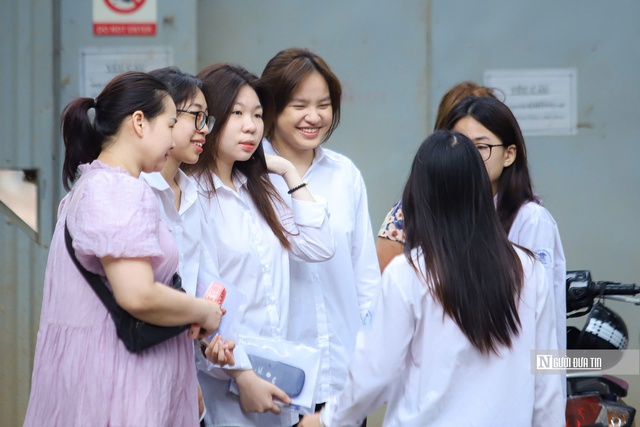 Chặng cuối kỳ thi tốt nghiệp THPT 2025: Thí sinh kỳ vọng môn tự chọn "dễ thở" hơn- Ảnh 4.