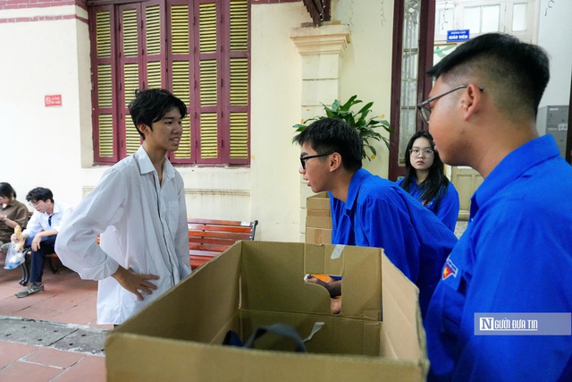 Chặng cuối kỳ thi tốt nghiệp THPT 2025: Thí sinh kỳ vọng môn tự chọn "dễ thở" hơn- Ảnh 22.