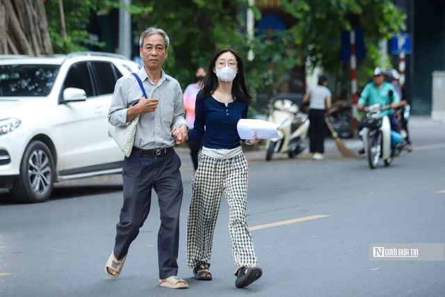 Chặng cuối kỳ thi tốt nghiệp THPT 2025: Thí sinh kỳ vọng môn tự chọn "dễ thở" hơn- Ảnh 15.