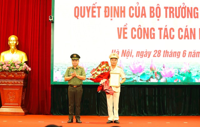 Đại tá Lê Văn Tuân làm Phó Giám đốc Công an Tp.Hà Nội- Ảnh 1. Đại tá Lê Văn Tuân làm Phó Giám đốc Công an Tp.Hà Nội- Ảnh 1.