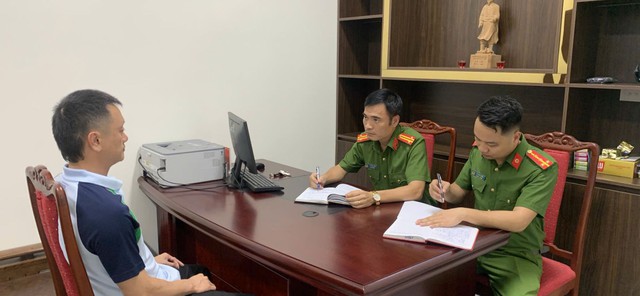 Công an thông tin triệu tập, đồng loạt khám xét 5 địa điểm liên quan đến "Vi Ngộ"- Ảnh 1. Công an thông tin triệu tập, đồng loạt khám xét 5 địa điểm liên quan đến "Vi Ngộ"- Ảnh 1.