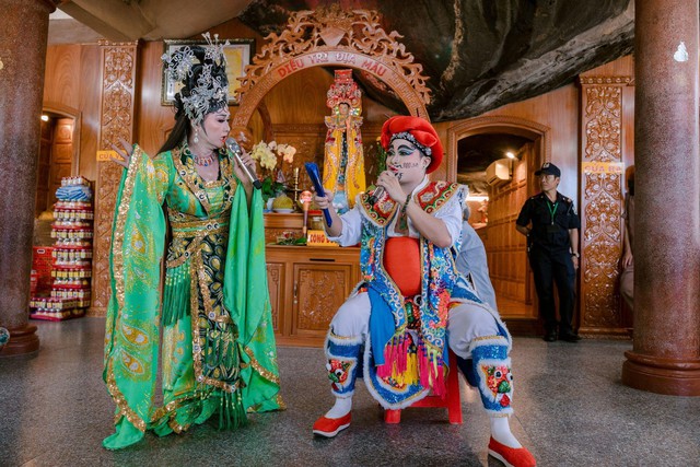 Tháng 6, núi Bà Đen tấp nập du khách đi Lễ vía Bà và tham dự chợ lá- Ảnh 3. Tháng 6, núi Bà Đen tấp nập du khách đi Lễ vía Bà và tham dự chợ lá- Ảnh 3.