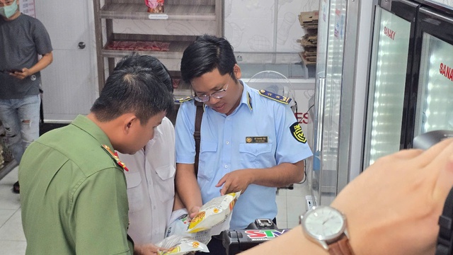 Kiểm tra 4 cửa hàng C.P tại Sóc Trăng: 3 cửa hàng hết hạn chứng nhận an toàn thực phẩm- Ảnh 3.