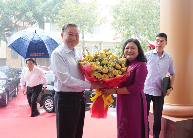 Tổng Bí thư Tô Lâm: Hợp nhất Vĩnh Long, Bến Tre, Trà Vinh là quyết định chiến lược- Ảnh 5. Tổng Bí thư Tô Lâm: Hợp nhất Vĩnh Long, Bến Tre, Trà Vinh là quyết định chiến lược- Ảnh 5.