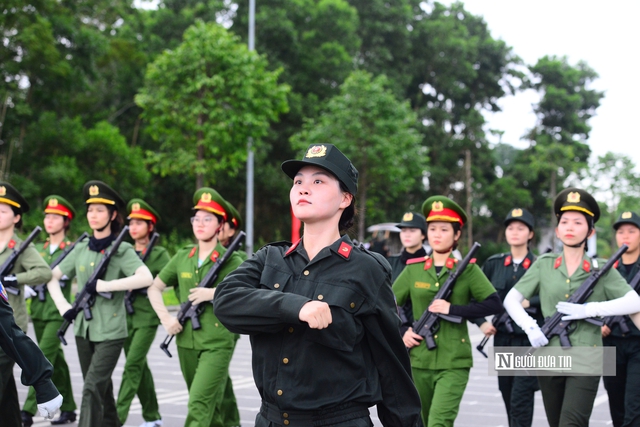 Những “bông hồng thép” miệt mài luyện tập sẵn sàng cho lễ diễu binh A80- Ảnh 4. Những “bông hồng thép” miệt mài luyện tập sẵn sàng cho lễ diễu binh A80- Ảnh 4.