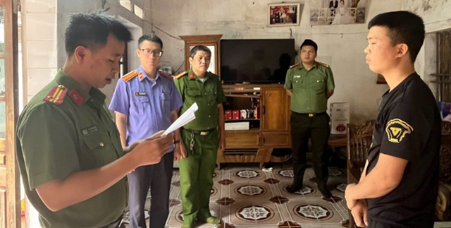 Khởi tố 8 đối tượng chế tạo, mua bán trái phép vũ khí quân dụng- Ảnh 1. Khởi tố 8 đối tượng chế tạo, mua bán trái phép vũ khí quân dụng- Ảnh 1.