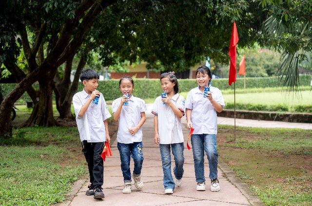 Gần 70.000 hộp sữa được trao tặng trẻ em khó khăn, khởi đầu “tháng của trẻ em” đầy ý nghĩa- Ảnh 3.