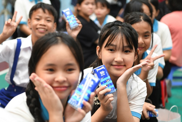 Gần 70.000 hộp sữa được trao tặng trẻ em khó khăn, khởi đầu “tháng của trẻ em” đầy ý nghĩa- Ảnh 8.