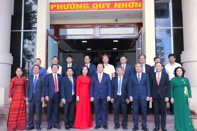Trưởng Ban Tuyên giáo và Dân vận Trung ương thăm và làm việc với phường Quy Nhơn- Ảnh 3. Trưởng Ban Tuyên giáo và Dân vận Trung ương thăm và làm việc với phường Quy Nhơn- Ảnh 3.