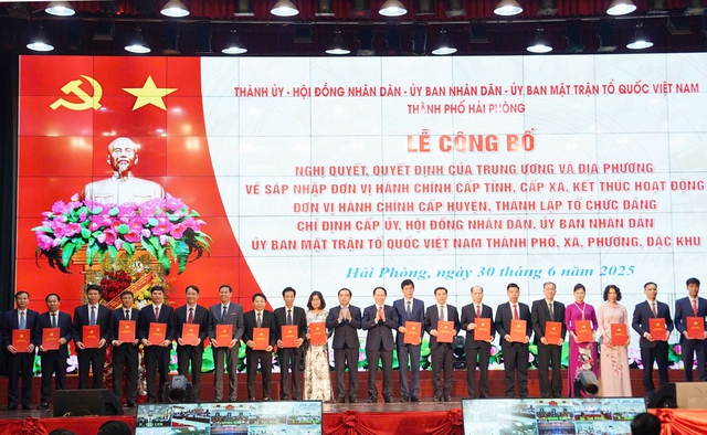 Thủ tướng Phạm Minh Chính dự lễ công bố hợp nhất Tp.Hải Phòng và tỉnh Hải Dương- Ảnh 2. Thủ tướng Phạm Minh Chính dự lễ công bố hợp nhất Tp.Hải Phòng và tỉnh Hải Dương- Ảnh 2.
