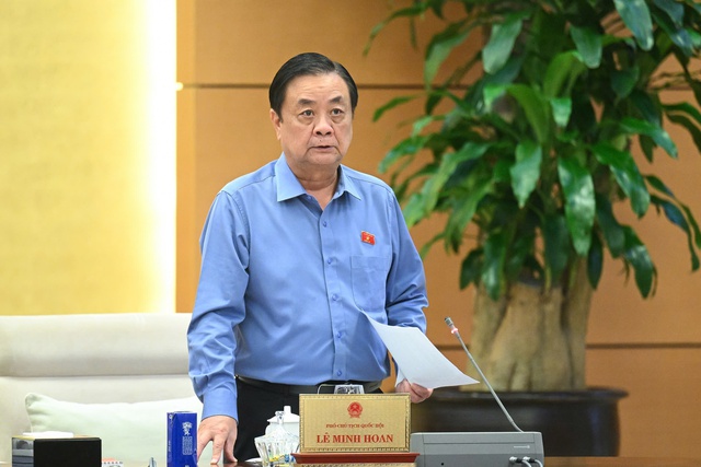 Mặc áo có logo không phải quảng cáo, Bộ trưởng nói "đại biểu cứ yên tâm mà mặc"- Ảnh 3. Mặc áo có logo không phải quảng cáo, Bộ trưởng nói "đại biểu cứ yên tâm mà mặc"- Ảnh 3.
