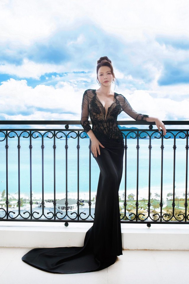 Lý Nhã Kỳ lộng lẫy với váy 10.000 hạt trúc pha lê- Ảnh 1. Lý Nhã Kỳ lộng lẫy với váy 10.000 hạt trúc pha lê- Ảnh 1.