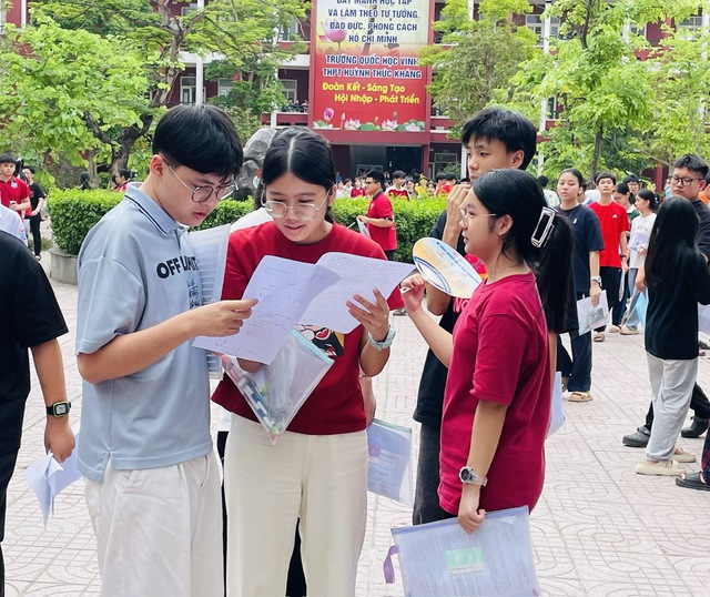 Nghệ An: Đề Toán thi vào lớp 10 khó, có sự phân hoá cao- Ảnh 3. Nghệ An: Đề Toán thi vào lớp 10 khó, có sự phân hoá cao- Ảnh 3.