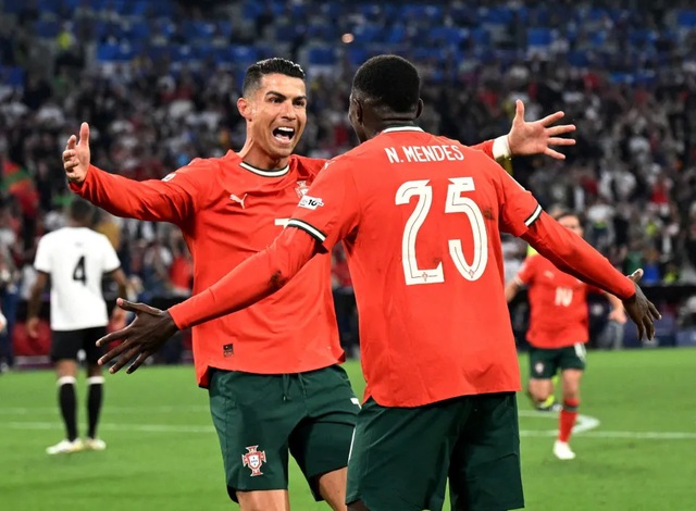 Ronaldo có bàn thắng quan trọng đưa Bồ Đào Nha vào chung kết Nations League. (Ảnh: Reuters) Ronaldo có bàn thắng quan trọng đưa Bồ Đào Nha vào chung kết Nations League. (Ảnh: Reuters)