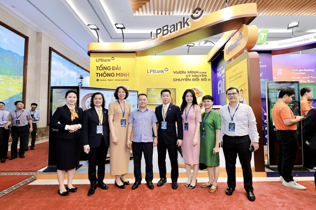 Ngân hàng Lộc Phát (LPBank) ghi dấu ấn với Tổng đài đa kênh thông minh tại sự kiện Chuyển đổi số ngành Ngân hàng 2025- Ảnh 2. Ngân hàng Lộc Phát (LPBank) ghi dấu ấn với Tổng đài đa kênh thông minh tại sự kiện Chuyển đổi số ngành Ngân hàng 2025- Ảnh 2.