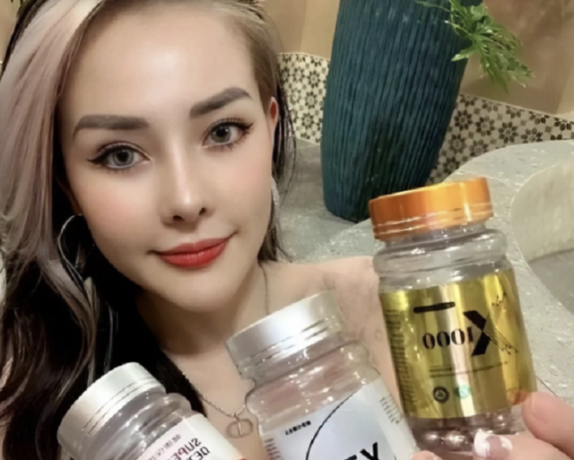 Khẩn trương kiểm tra và lấy mẫu các sản phẩm giảm cân do DJ Ngân 98 quảng cáo- Ảnh 1. Khẩn trương kiểm tra và lấy mẫu các sản phẩm giảm cân do DJ Ngân 98 quảng cáo- Ảnh 1.