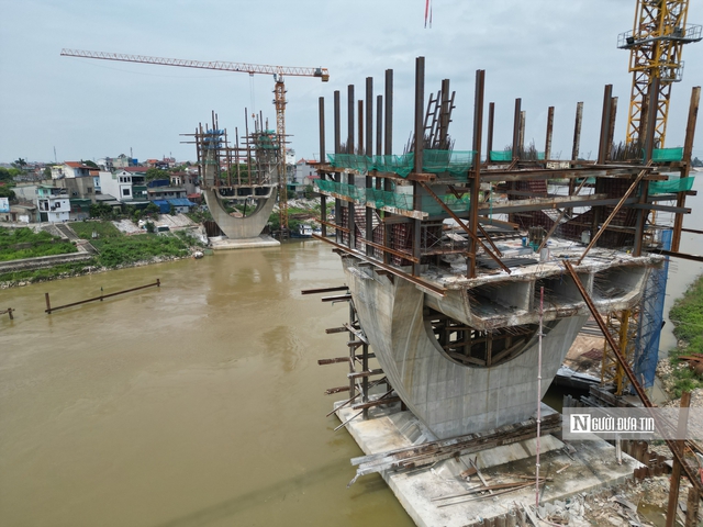 Hai trụ cầu tại dự án nghìn tỷ trơ trọi sau nhiều năm thi công- Ảnh 4. Hai trụ cầu tại dự án nghìn tỷ trơ trọi sau nhiều năm thi công- Ảnh 4.