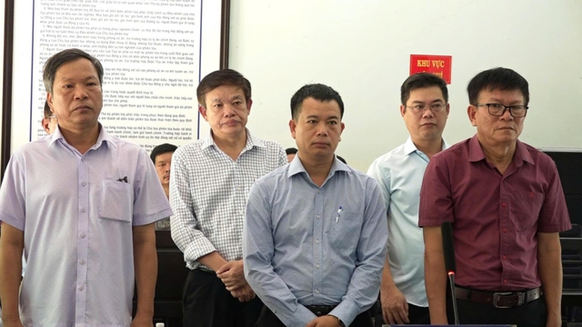 Nguyên giám đốc Trung tâm Đăng kiểm xe cơ giới ở Huế cùng thuộc cấp lĩnh án vì nhận hối lộ- Ảnh 1. Nguyên giám đốc Trung tâm Đăng kiểm xe cơ giới ở Huế cùng thuộc cấp lĩnh án vì nhận hối lộ- Ảnh 1.