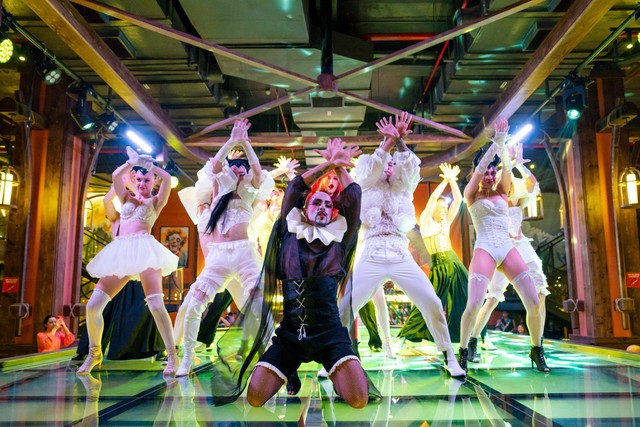 Đạo diễn vũ đạo của MV Bắc Bling dàn dựng show diễn “siêu hot” tại Ba Na Hills- Ảnh 2. Đạo diễn vũ đạo của MV Bắc Bling dàn dựng show diễn “siêu hot” tại Ba Na Hills- Ảnh 2.