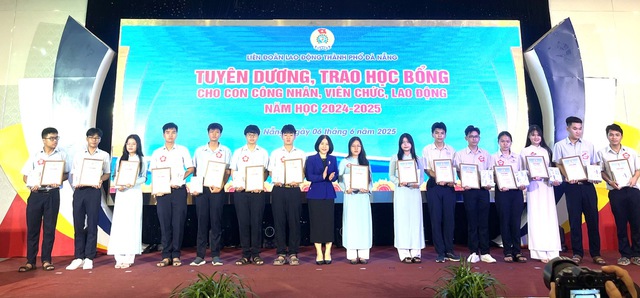 Đà Nẵng trao học bổng hơn 500 triệu đồng cho con em người lao động- Ảnh 3. Đà Nẵng trao học bổng hơn 500 triệu đồng cho con em người lao động- Ảnh 3.