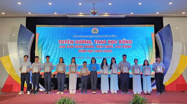 Đà Nẵng trao học bổng hơn 500 triệu đồng cho con em người lao động- Ảnh 2. Đà Nẵng trao học bổng hơn 500 triệu đồng cho con em người lao động- Ảnh 2.