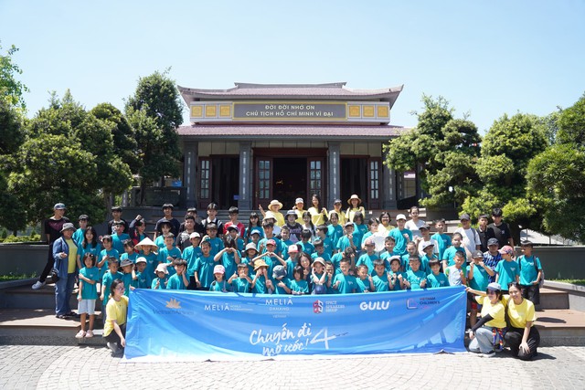 Đại diện Ban tổ chức và các em tham gia chương trình “Chuyến đi mơ ước 2025 Đại diện Ban tổ chức và các em tham gia chương trình “Chuyến đi mơ ước 2025