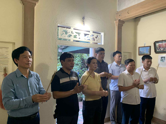 Dâng hương tưởng nhớ, tri ân Nhà báo - liệt sĩ Trần Kim Xuyến- Ảnh 1. Dâng hương tưởng nhớ, tri ân Nhà báo - liệt sĩ Trần Kim Xuyến- Ảnh 1.