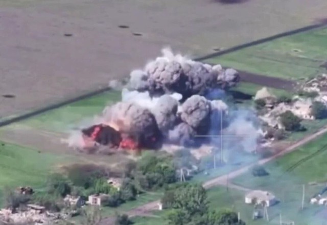 Tên lửa Iskander dội xuống Poltava: Trung tâm huấn luyện đặc nhiệm Ukraine trúng đòn- Ảnh 2. Tên lửa Iskander dội xuống Poltava: Trung tâm huấn luyện đặc nhiệm Ukraine trúng đòn- Ảnh 2.