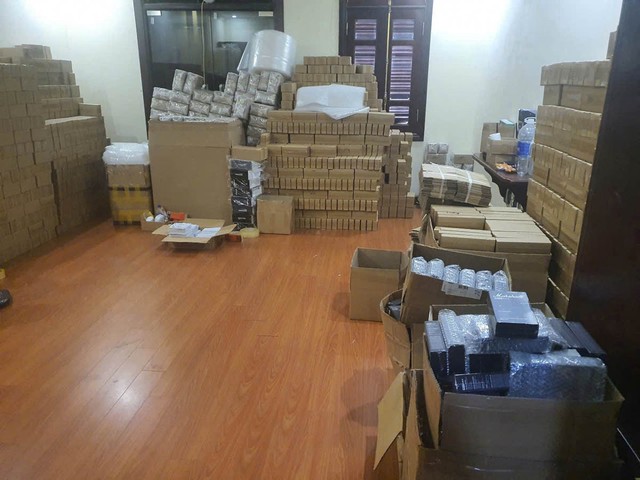 Triệt phá đường dây bán hàng giả thương hiệu Marshall quy mô lớn- Ảnh 2. Triệt phá đường dây bán hàng giả thương hiệu Marshall quy mô lớn- Ảnh 2.