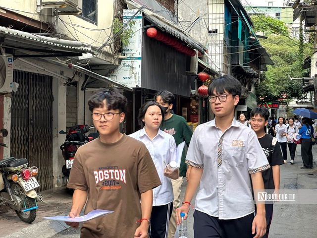 Hà Nội: Thí sinh thi vào lớp 10 lạc quan với mục tiêu 8-9 điểm tiếng Anh- Ảnh 3. Hà Nội: Thí sinh thi vào lớp 10 lạc quan với mục tiêu 8-9 điểm tiếng Anh- Ảnh 3.