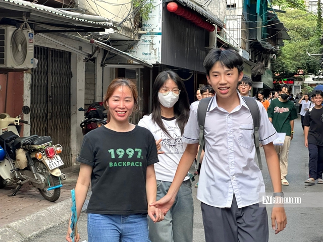 Hà Nội: Thí sinh thi vào lớp 10 lạc quan với mục tiêu 8-9 điểm tiếng Anh- Ảnh 5. Hà Nội: Thí sinh thi vào lớp 10 lạc quan với mục tiêu 8-9 điểm tiếng Anh- Ảnh 5.