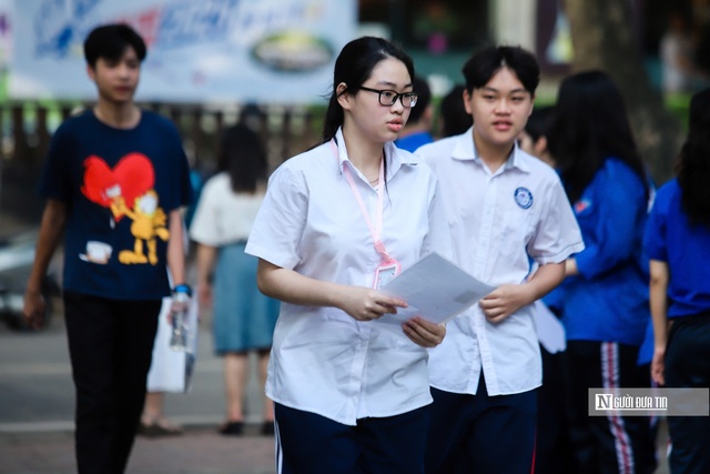 Phụ huynh sụt cân, lo lắng cho sĩ tử trước kỳ thi vào lớp 10- Ảnh 8. Phụ huynh sụt cân, lo lắng cho sĩ tử trước kỳ thi vào lớp 10- Ảnh 8.