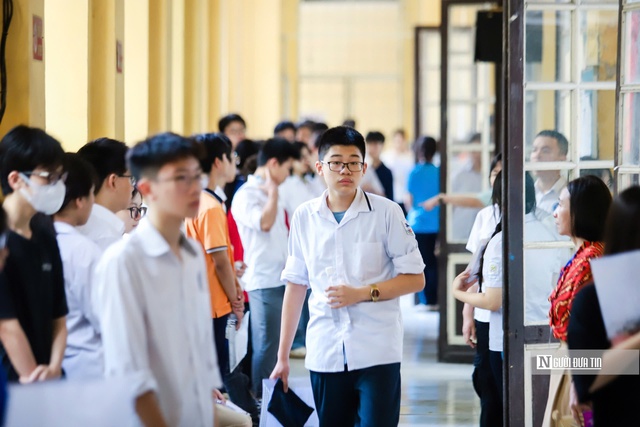 Phụ huynh sụt cân, lo lắng cho sĩ tử trước kỳ thi vào lớp 10- Ảnh 13. Phụ huynh sụt cân, lo lắng cho sĩ tử trước kỳ thi vào lớp 10- Ảnh 13.