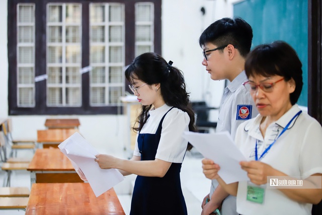 Phụ huynh sụt cân, lo lắng cho sĩ tử trước kỳ thi vào lớp 10- Ảnh 15. Phụ huynh sụt cân, lo lắng cho sĩ tử trước kỳ thi vào lớp 10- Ảnh 15.
