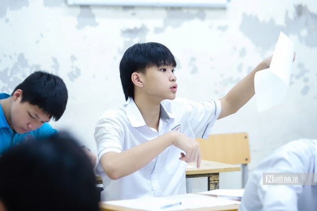 Phụ huynh sụt cân, lo lắng cho sĩ tử trước kỳ thi vào lớp 10- Ảnh 19. Phụ huynh sụt cân, lo lắng cho sĩ tử trước kỳ thi vào lớp 10- Ảnh 19.