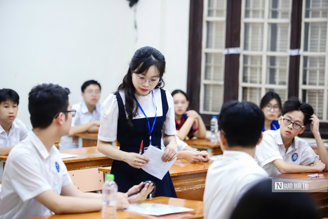 Phụ huynh sụt cân, lo lắng cho sĩ tử trước kỳ thi vào lớp 10- Ảnh 20. Phụ huynh sụt cân, lo lắng cho sĩ tử trước kỳ thi vào lớp 10- Ảnh 20.