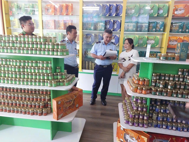 Phú Thọ: Tạm giữ hơn 23.000 sản phẩm yến sào Tuấn Dương- Ảnh 1. Phú Thọ: Tạm giữ hơn 23.000 sản phẩm yến sào Tuấn Dương- Ảnh 1.
