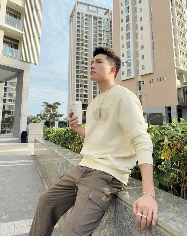 Anh Tú Voi công khai tình cảm với LyLy- Ảnh 1. Anh Tú Voi công khai tình cảm với LyLy- Ảnh 1.