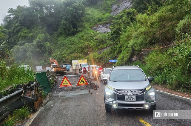 Thi công cầu, giao thông đèo Bảo Lộc ùn tắc nghiêm trọng suốt nhiều ngày- Ảnh 8. Thi công cầu, giao thông đèo Bảo Lộc ùn tắc nghiêm trọng suốt nhiều ngày- Ảnh 8.