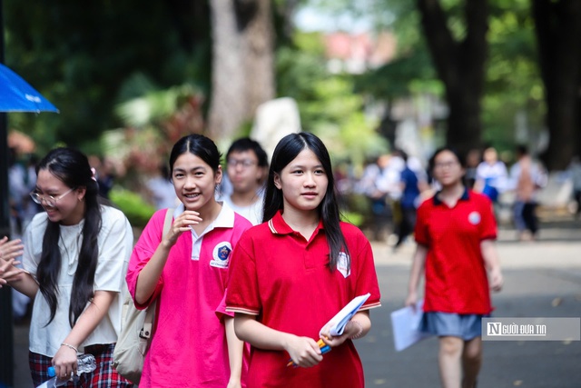 Thí sinh Hà Nội nhẹ nhõm sau đề Toán vừa sức- Ảnh 5. Thí sinh Hà Nội nhẹ nhõm sau đề Toán vừa sức- Ảnh 5.