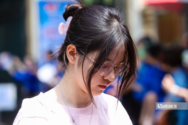 Thí sinh Hà Nội nhẹ nhõm sau đề Toán vừa sức- Ảnh 3. Thí sinh Hà Nội nhẹ nhõm sau đề Toán vừa sức- Ảnh 3.