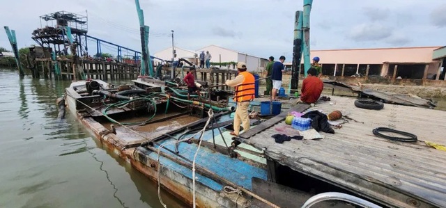 Phát hiện, bắt giữ nhiều phương tiện hút trộm cát trên sông ở miền Tây- Ảnh 1. Phát hiện, bắt giữ nhiều phương tiện hút trộm cát trên sông ở miền Tây- Ảnh 1.