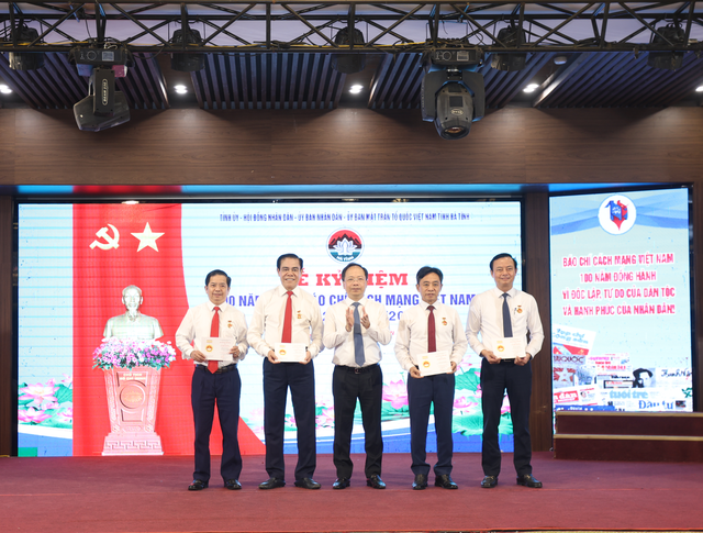 Báo chí Hà Tĩnh là lực lượng lan toả khát vọng phát triển quê hương- Ảnh 5. Báo chí Hà Tĩnh là lực lượng lan toả khát vọng phát triển quê hương- Ảnh 5.