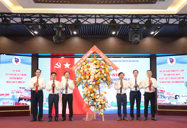 Báo chí Hà Tĩnh là lực lượng lan toả khát vọng phát triển quê hương- Ảnh 4. Báo chí Hà Tĩnh là lực lượng lan toả khát vọng phát triển quê hương- Ảnh 4.